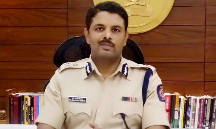 During the weekend lockdown in Pune, all shops including those selling essential commodities except medicines are also closed. Strict action will be taken against those found violating curfew restrictions : jt. cp Dr Ravindra Shisve