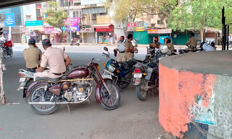 Pune: Strict lockdown in Hadapsar, police guard
