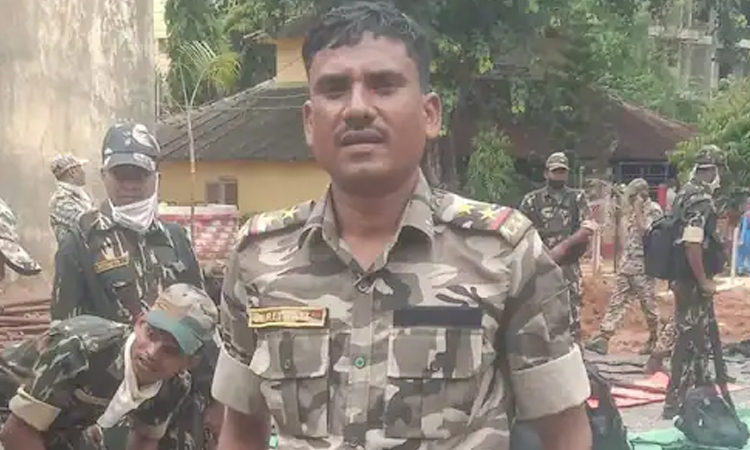 maoists kill police sub inspector after abduction panic in bijapur palnar area