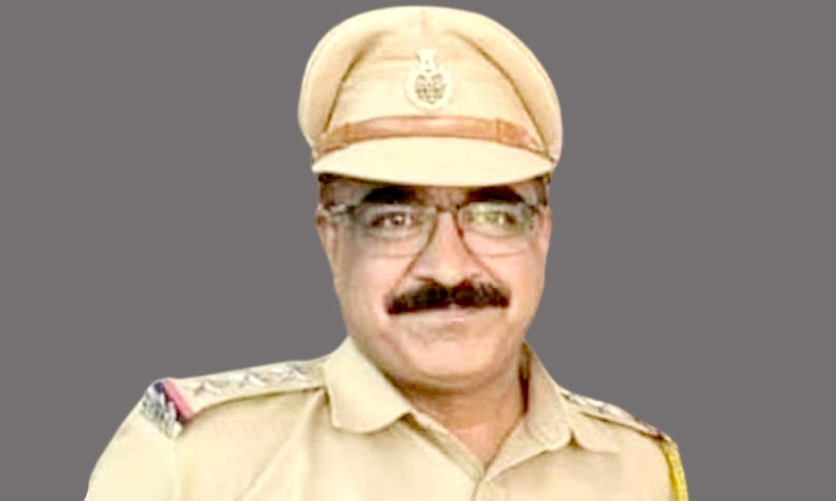 kolhapur police inspector pradeep kale alleged suicide attempt by jumping into river
