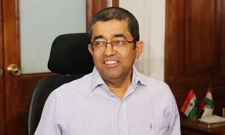 sr. ias officer and former municipal commissioner praveen pardeshi to join capacity building commission as member administration