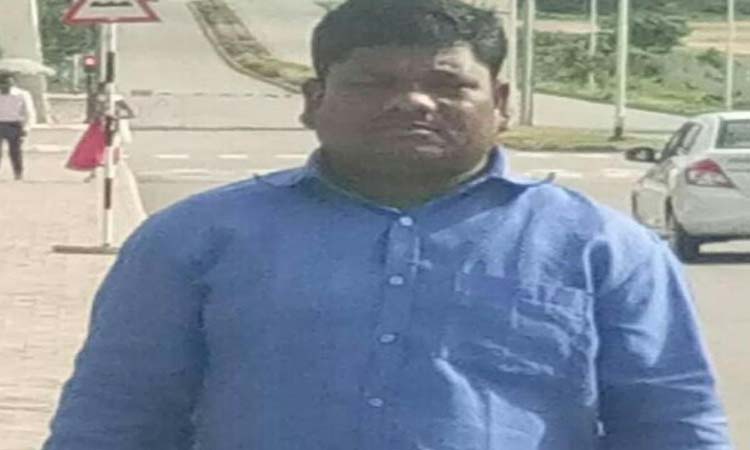 Ex-sub-sarpanch shot dead by Naxals