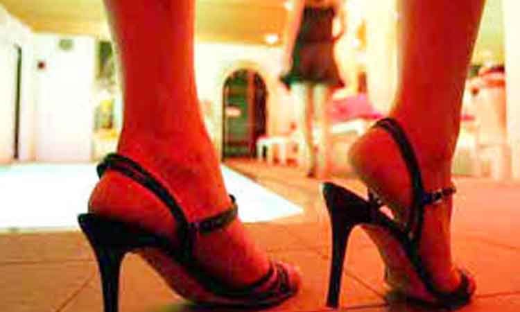 prostitution began guest house 10 arrested including 4 girls