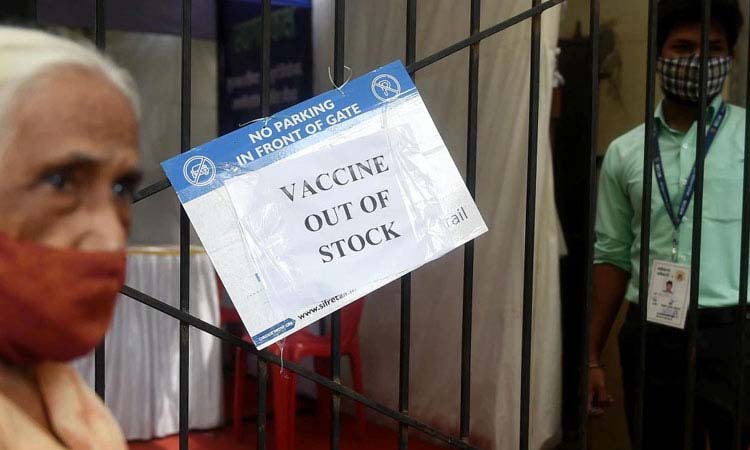 Pune: Pune Municipal Corporation runs out of stocks of corona vaccines! Vaccination at only half of the centers: Citizens had to return due to lack of vaccination