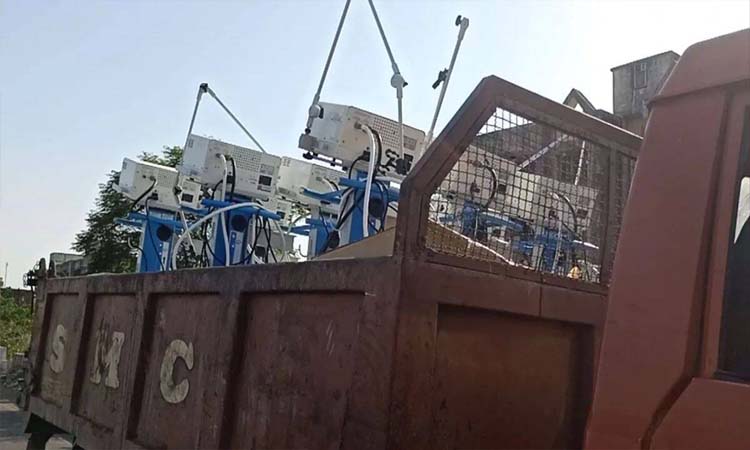 coronavirus covid 19 ventilators transported in garbage truck in gujarat surat
