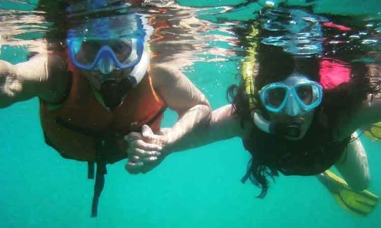 Waheeda Rahman did Water Snorkeling at the age of 83; The photo is going viral