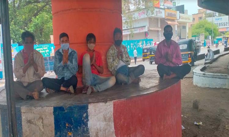 Pune: The workers of Hadapsar Gandhi Chowk are facing starvation