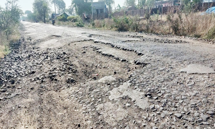 The Lasalgaon-Velapur road has been damage