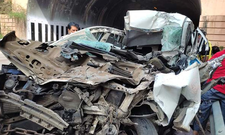 2 killed in accident near kamshet tunnel mumbai pune expressway