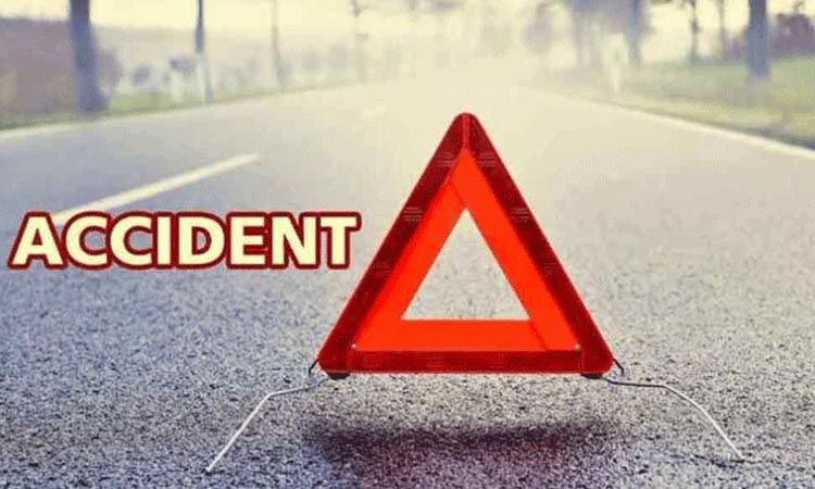 pune news woman died in road accident