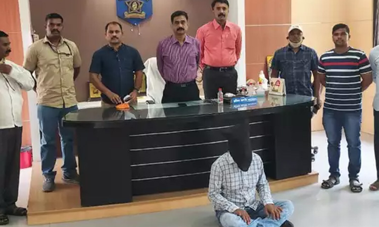ahmednagar police arrest man for fake cheque fraud