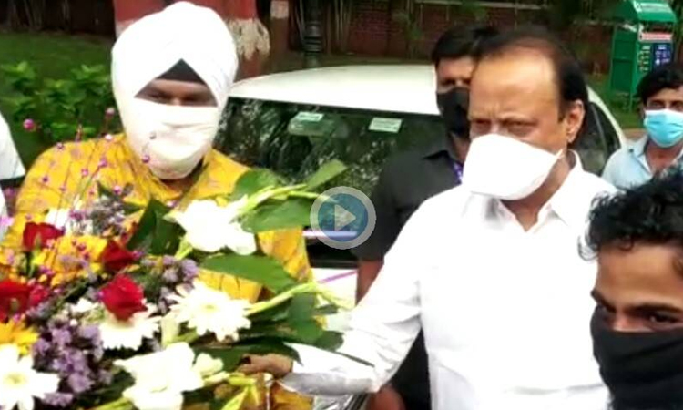 deputy cm of maharashtra ajit pawar refuse to take flower bouquet giving reason of coronavirus