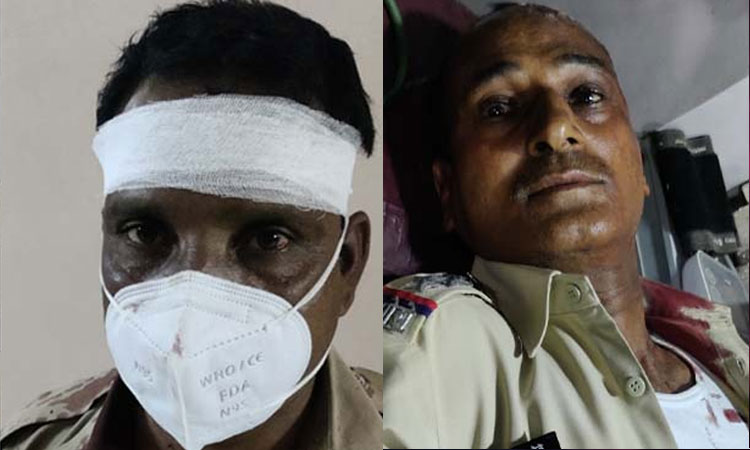 brutal attack on of two policemen including police inspector in solapur