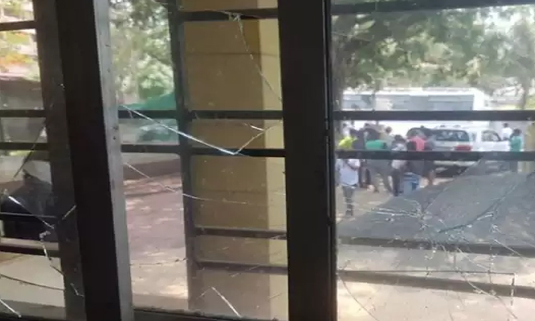 maratha reservation issue congress and ncp office attacked in satara