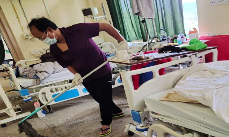 mizoram corona infected minister r lalzirliana mopping hospital floor