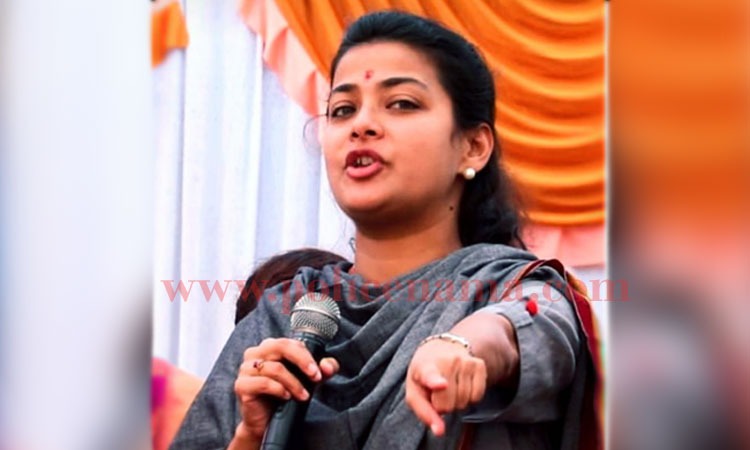 praniti shinde aggresive for reservation in promotion congress ministers should resign says praniti shinde