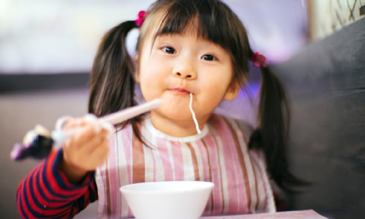 100 Bowls Of Noodles | hungry three year old girl orders 100 bowls of noodles viral video