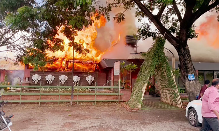 Famous Hotel Kanchan on Pune Solapur road catches fire