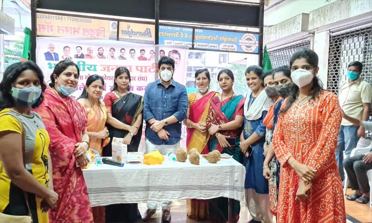 Mayor Muralidhar Mohol appeal for health care for housewives and housewives; Distribution of health kits to boost women's immunity - Harshda Farande