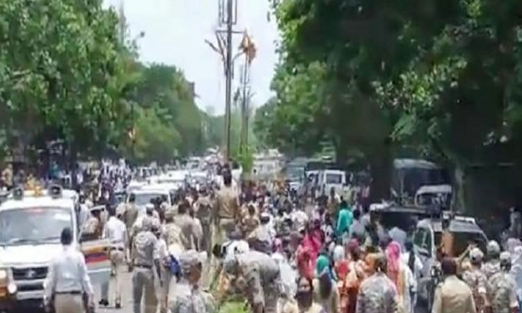 ajit pawar s welcome in beed district police stick charge on contract nurses while maratha protesters are detained