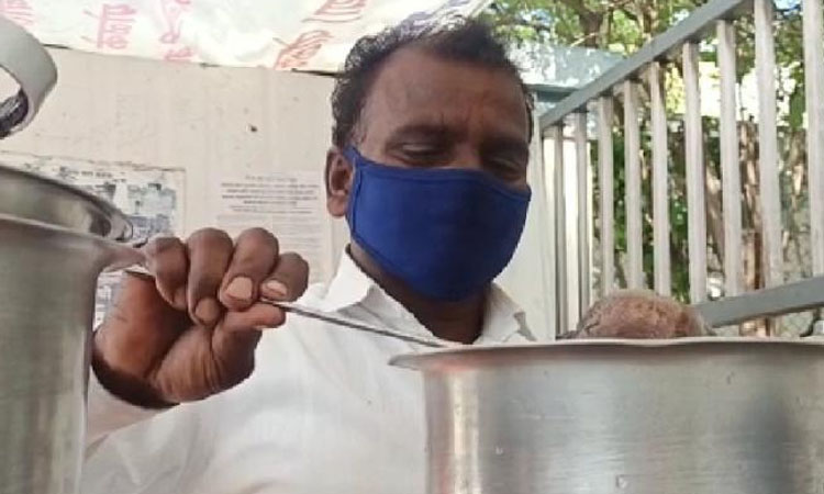 baramati tea stall owner sends 100 rupees prime minister narendra modi shaving