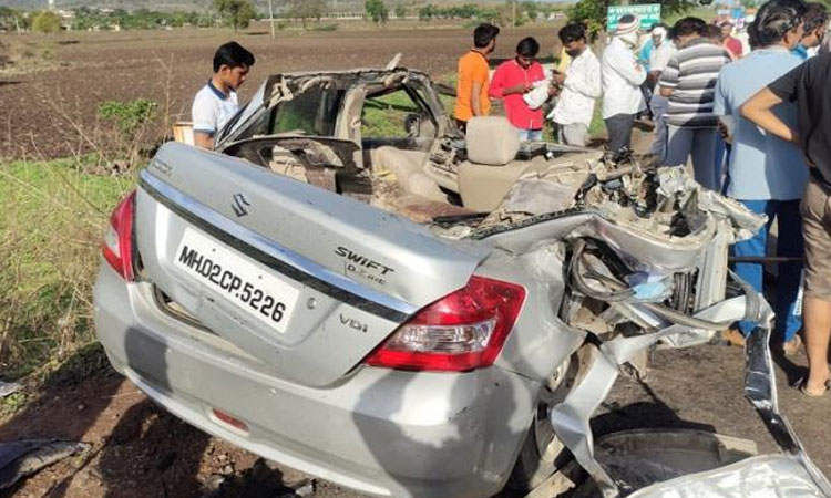 gramsevak killed spot speedy travel and car accident in beed district
