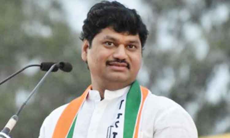 Dhananjay Munde announces rs 2 lakh grant to scheduled caste students who get more than 90 marks in 10th class examination