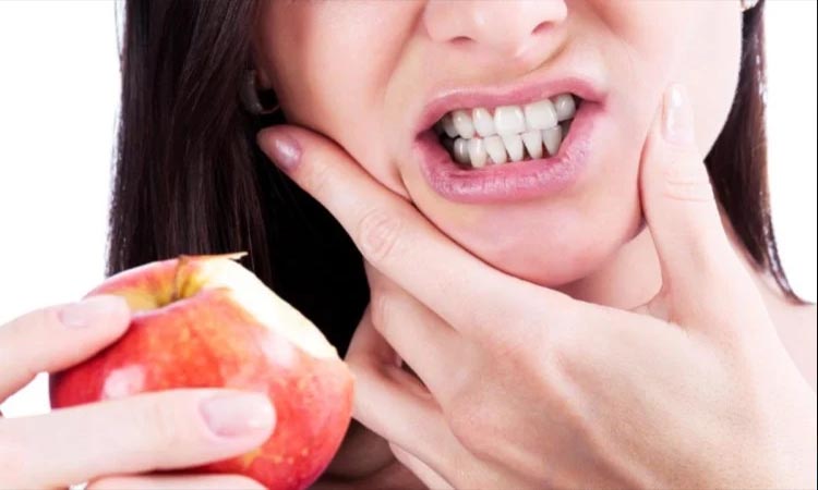 stop gum bleeding with this home remedies in marathi