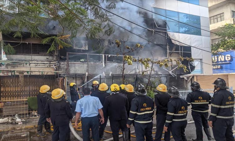 Pune News | Hotel fire in Pune Bibwewadi Firefighters begin extinguishing the blaze