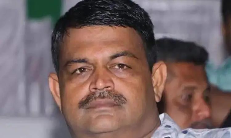 bjp mla arrested in gambling and liquor with 13 others peoples in gujrat