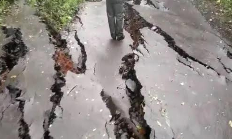 Kolhapur Rain | In Kolhapur, 20 villages were cut off due to 15 feet of road damaged