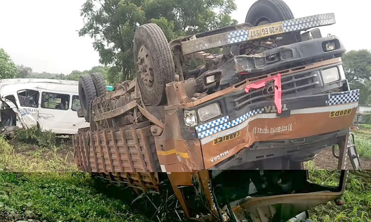 Osmanabad Accident | accident on aurangabad solapur higway four killed who are going to tirupati balaji