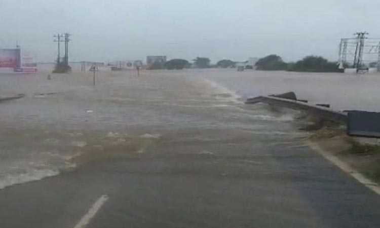 Pune-Bangalore Highway | kolhapur flood three feet water road pune bangalore highway still closed