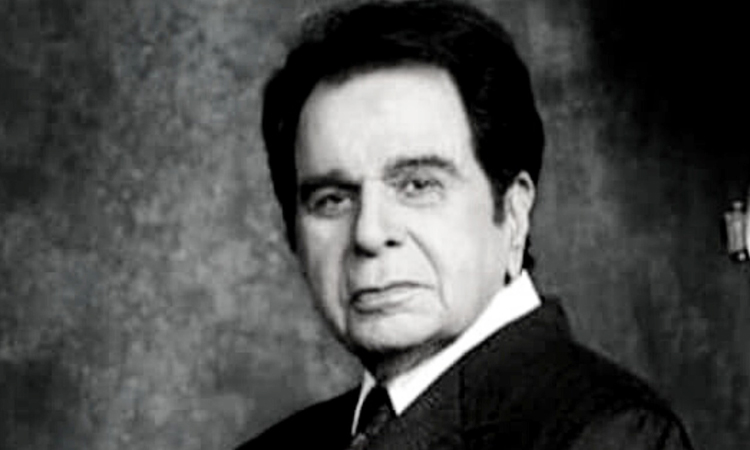 actor dilip Kumar had spent the night in Yerawada Jail with followers of Mahatma Gandhi; He was indebted to Pune