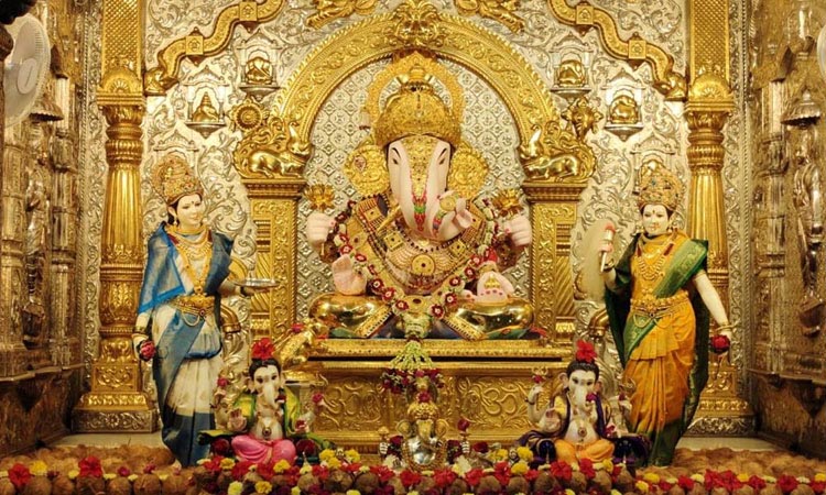 Pune News | Shrimant Dagdusheth Halwai Ganpati is now in a very different form; Crowd of devotees for darshan on the occasion of Angarki Chaturthi since morning