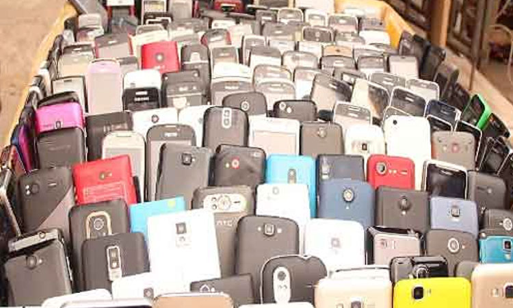 Pune Police | Pune police find 74 missing mobiles worth Rs 13 lakh; Will be back soon