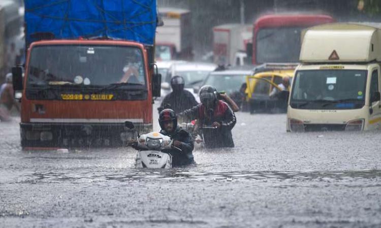 Mumbai Rains | heavy rain lashes many parts mumbai and suburban