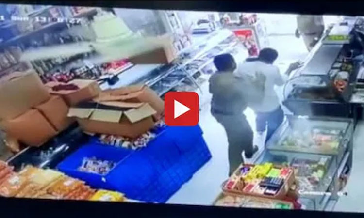 Mulund News | took revenge for not giving farsan snacks police beat shopkeeper weekend lockdown mulund mumbai
