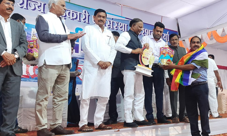 Pune News | Sakal's senior journalist Anil Sawale awarded 'Sahakarmitra' award