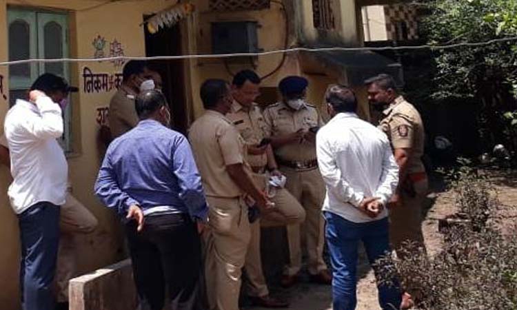 Karad Crime | body woman two year old child was found suspected murder karad