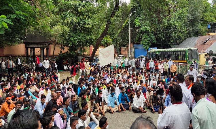 Pune News | Home Guard's Pune to Mumbai foot march for various demands, sit-in agitation outside Varsha Bungalow