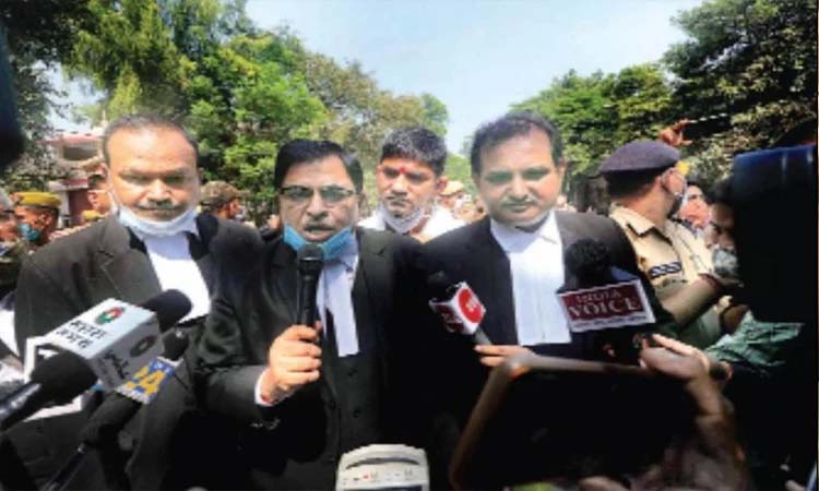 Supreme Court | plea in sc seeking exemption for lawyers from wearing black coats gowns during summer
