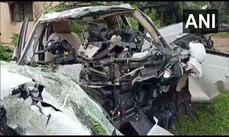 Audi Q3 accident | audi hits tree seven die in bengaluru including mla son and daughter in law