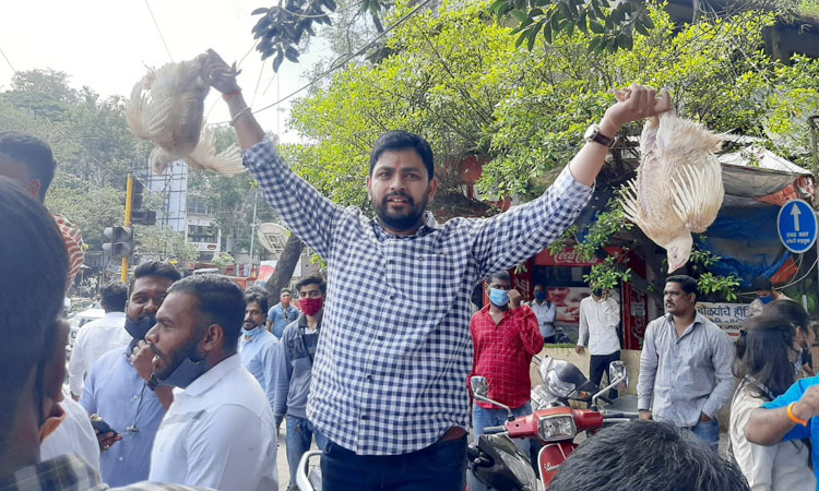 Pune News | shivsena workers bring chicken hen in pune bjp office