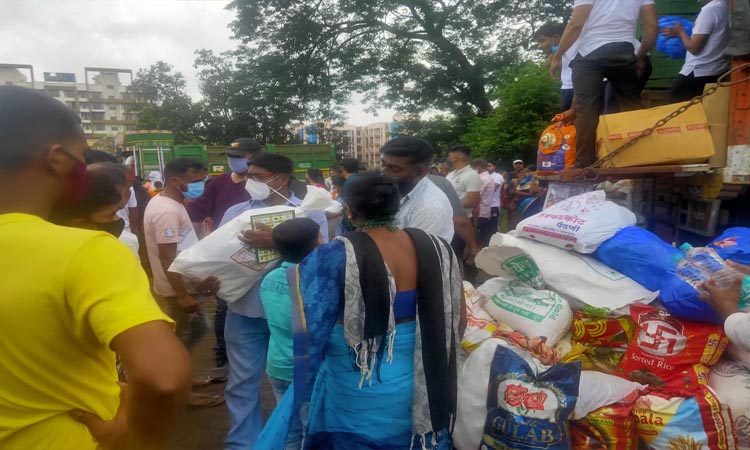 Pune News | Maratha Entrepreneur Lobby Committee's helping hand for flood victims in Karjat