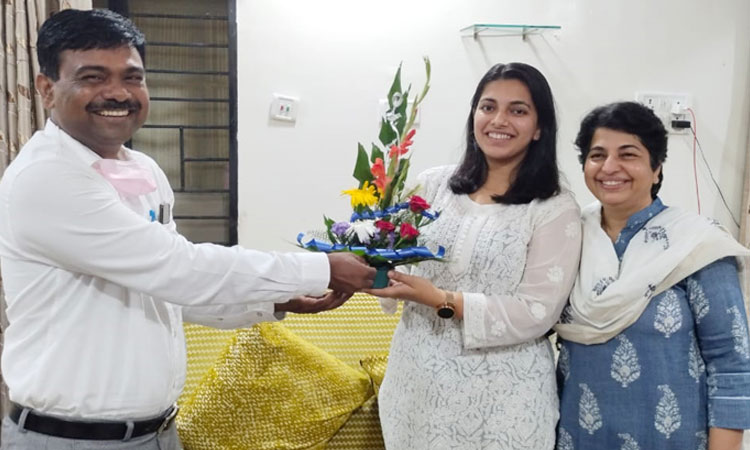 Divya Gunde | Collector Nayana Gunde's daughter Divya Gunde passes UPSC exam