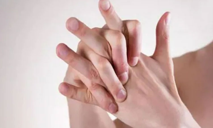 Knuckle Cracking | cracking knuckles may not be as bad you have been told know more here