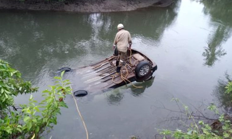 Goa Accident | Car sinks in Goa Bay Death of Shubham Dedge and Ishwari umesh Deshpande from Pune