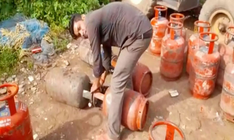 Pune Crime | gang that removed the gas from the domestic gas cylinder was arrested in pune