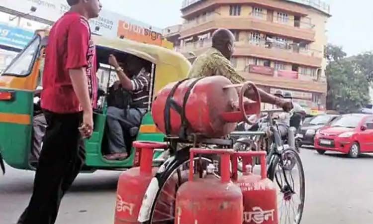 LPG Cylinder Price | lpg cylinder price without subsidy becomes expensive on september 1 now gas will be available at this rate